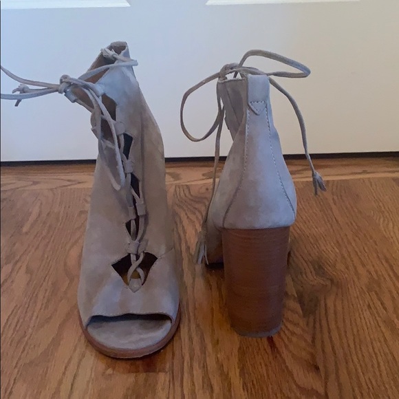 Frye lace up heeled booties - Picture 2 of 4